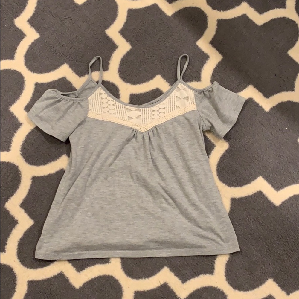 Gray t shirt with designs on it.